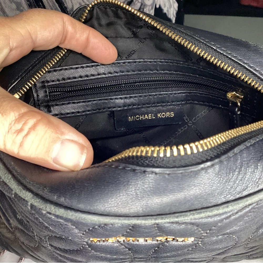Michael Kors black quilted leather crossbody with chain strap and gold hardware - Picture 7 of 12